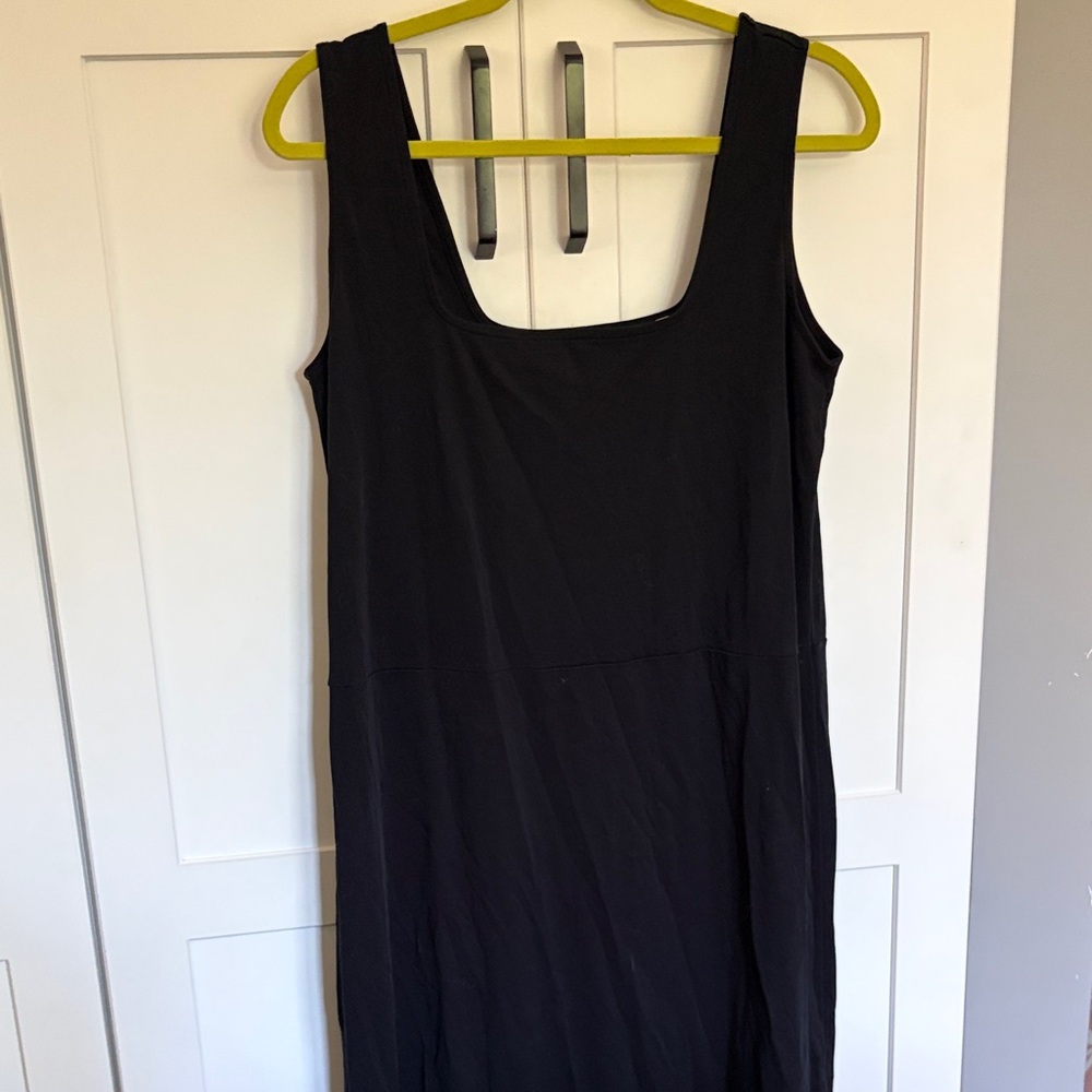Vince Elegant Black Sleeveless Midi Dress